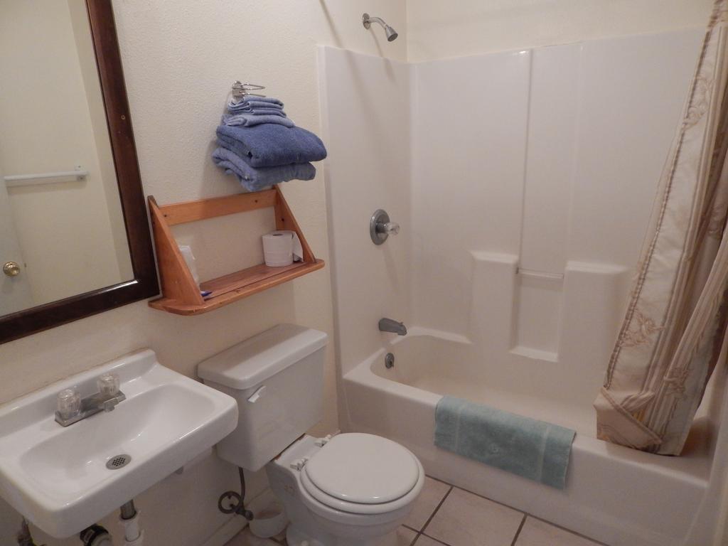 Ute Motel Fountain Room photo